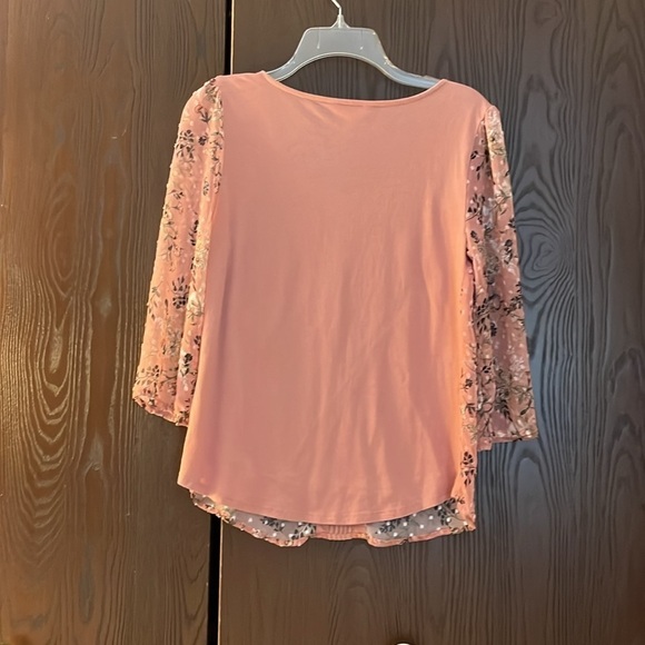 Lauren Conrad 3/4 sheer sleeved dusty rose with a pattern top. Size Small. - Picture 8 of 10